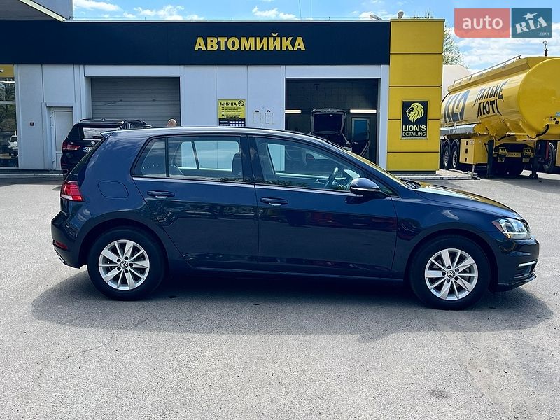 Хэтчбек Volkswagen Golf 2018 в Киеве