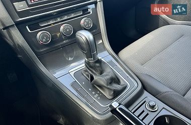 Хэтчбек Volkswagen Golf 2018 в Киеве
