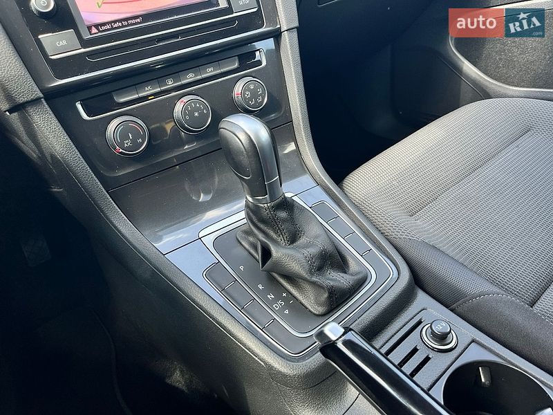Хэтчбек Volkswagen Golf 2018 в Киеве