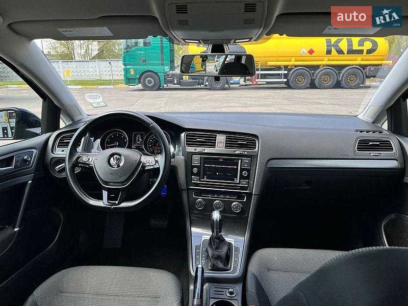 Хэтчбек Volkswagen Golf 2018 в Киеве