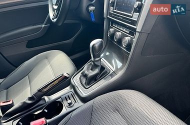 Хэтчбек Volkswagen Golf 2018 в Киеве