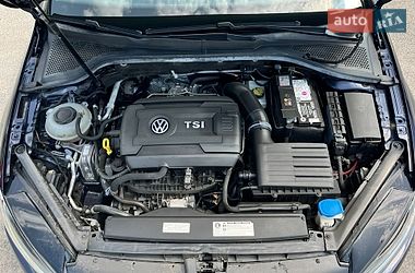 Хэтчбек Volkswagen Golf 2018 в Киеве