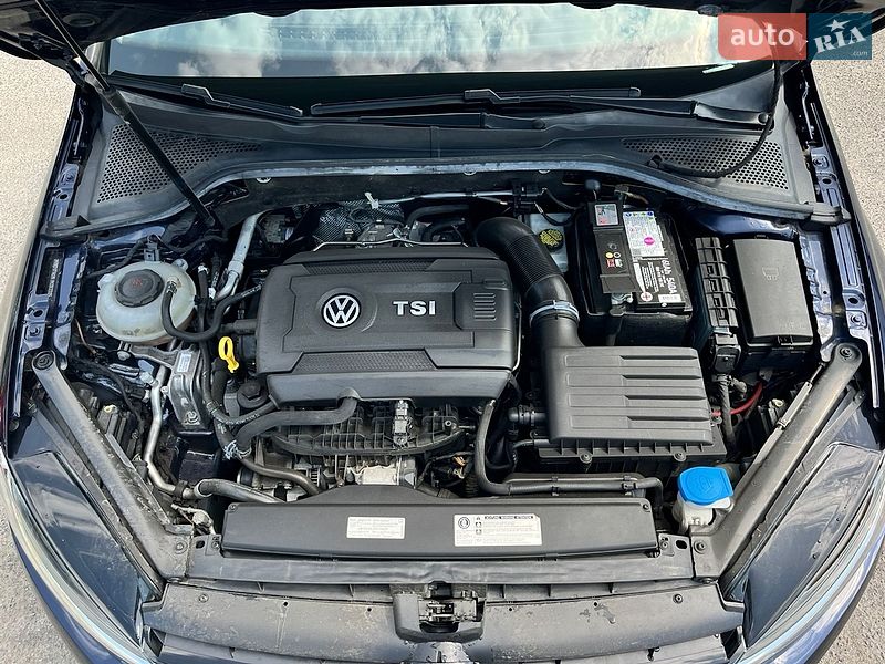Хэтчбек Volkswagen Golf 2018 в Киеве