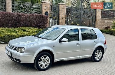 Хетчбек Volkswagen Golf 2002 в Чернівцях