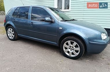 Хэтчбек Volkswagen Golf 2003 в Золотоноше