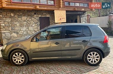 Хэтчбек Volkswagen Golf 2004 в Черновцах