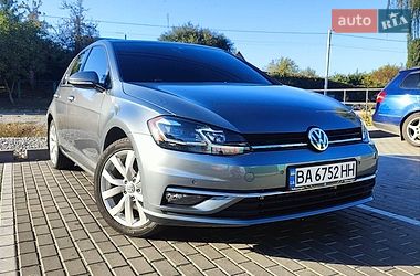 Хэтчбек Volkswagen Golf 2017 в Кропивницком