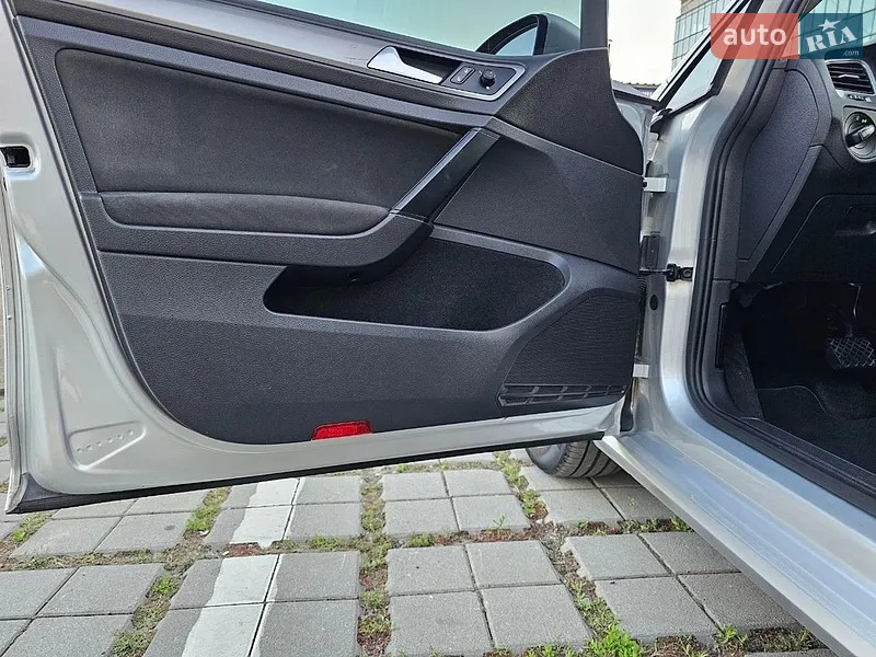 Volkswagen Golf 2016 VIN WVWZZZAUZGP596289 фото оголошення 31 з 70