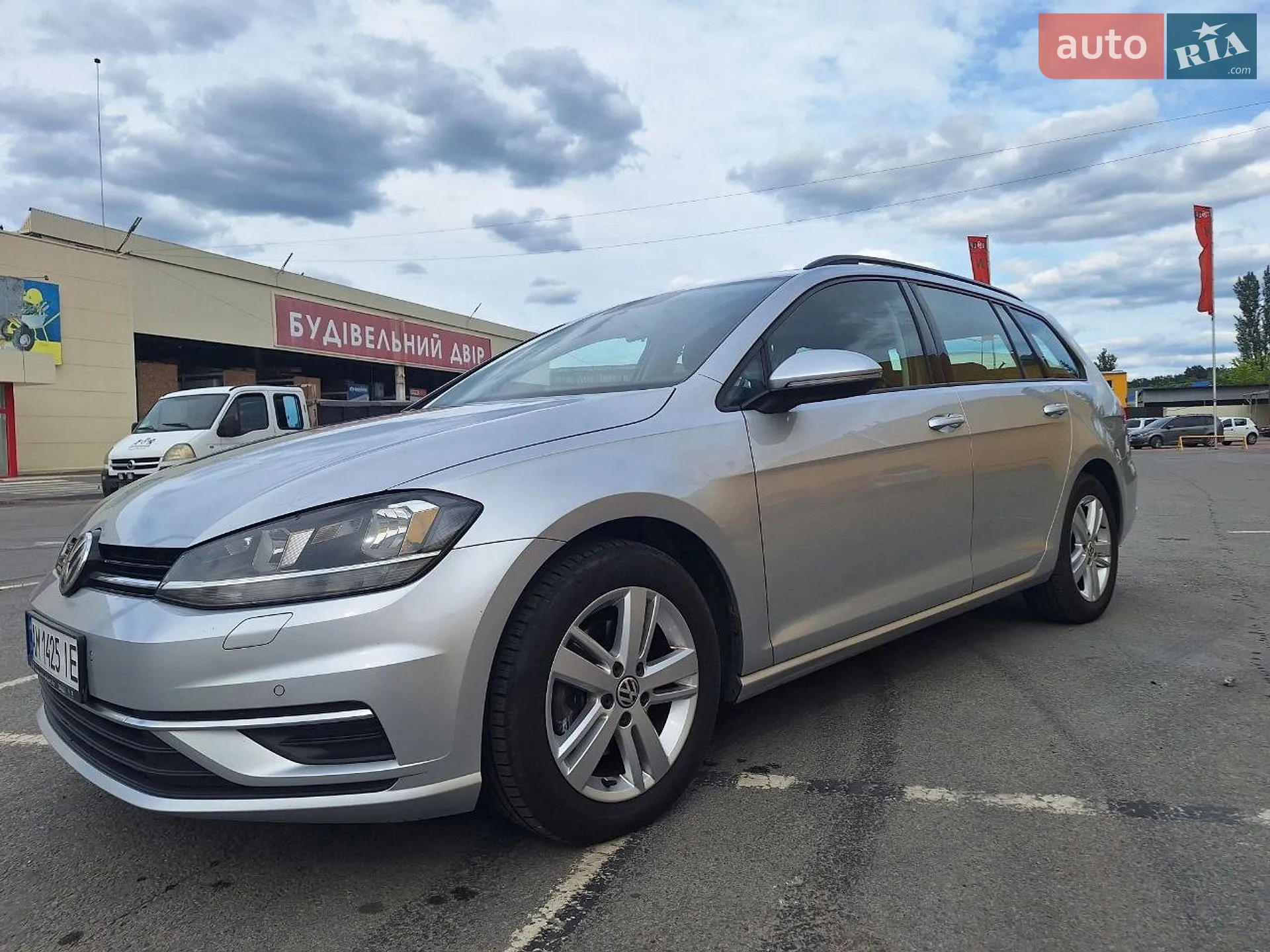 Volkswagen Golf 2018 VIN WVWZZZAUZJP627874 фото оголошення 2 з 5