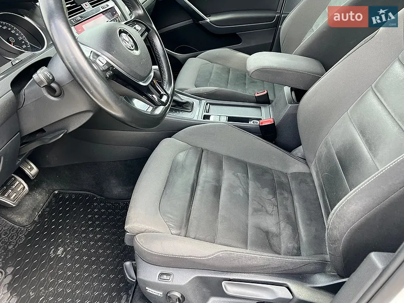 Volkswagen Golf 2017 VIN WVWZZZAUZHP761532 фото оголошення 39 з 80