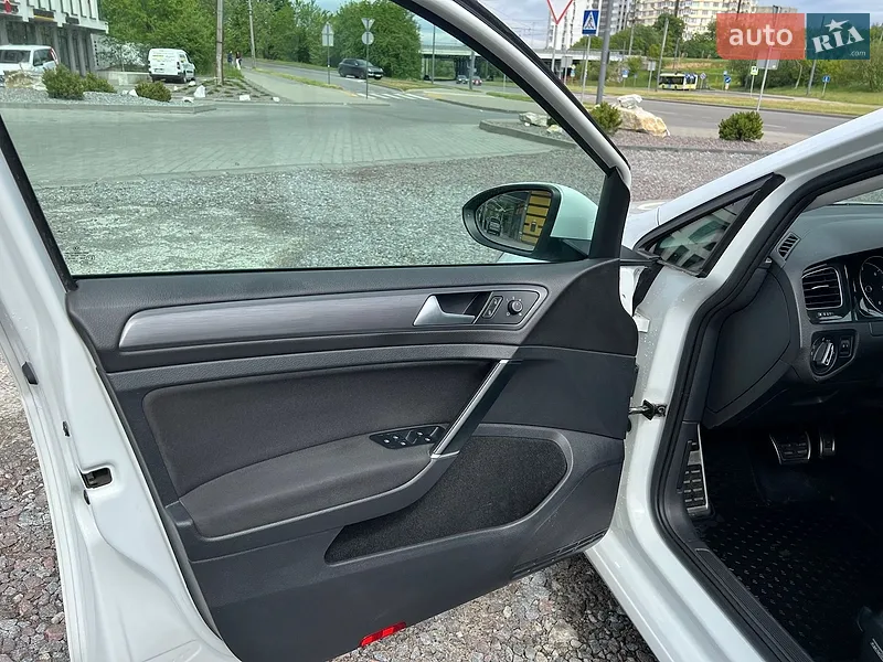 Volkswagen Golf 2017 VIN WVWZZZAUZHP761532 фото оголошення 40 з 80