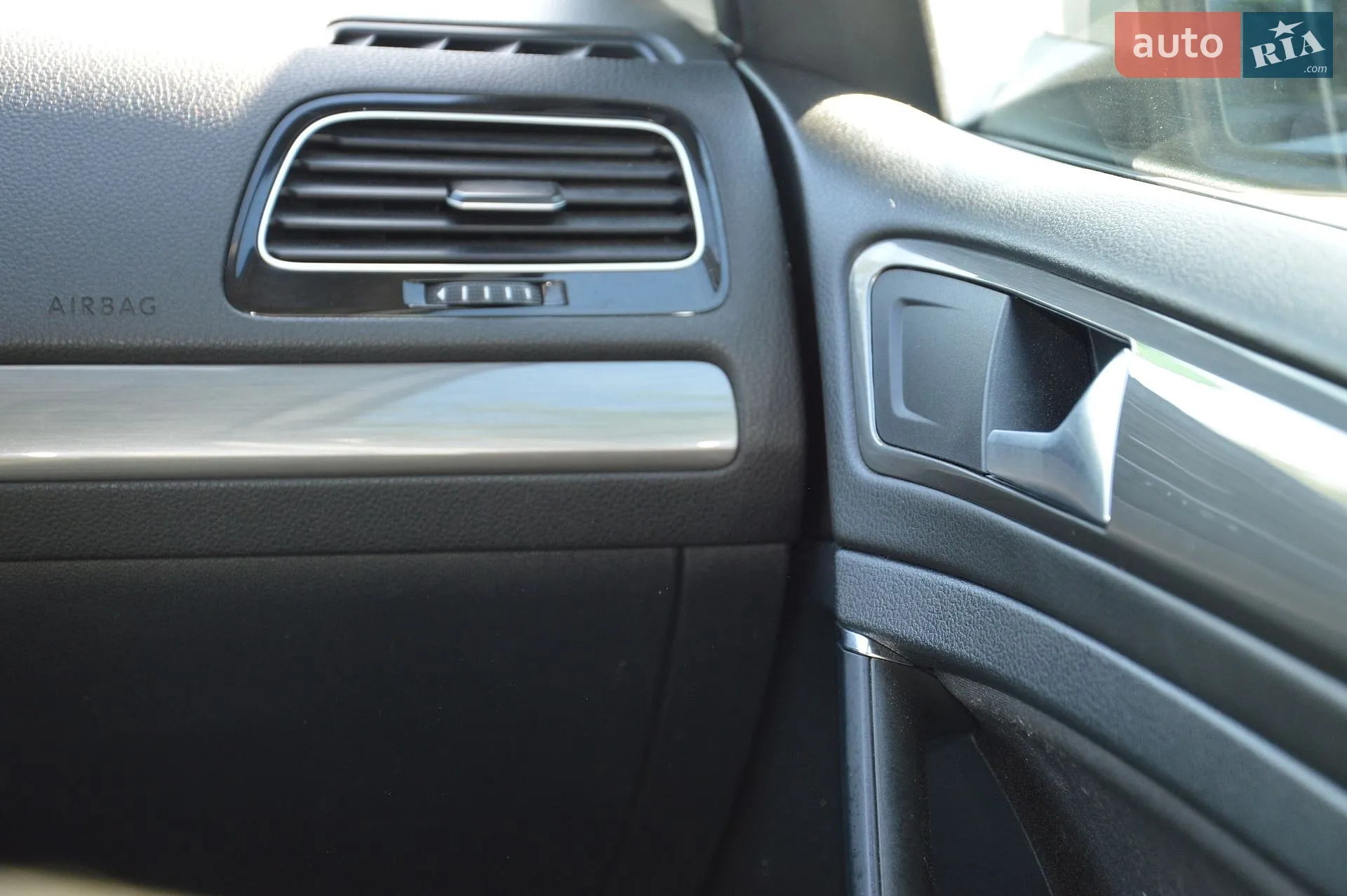 Volkswagen Golf 2016 VIN WVWZZZAUZHP552213 фото оголошення 17 з 32