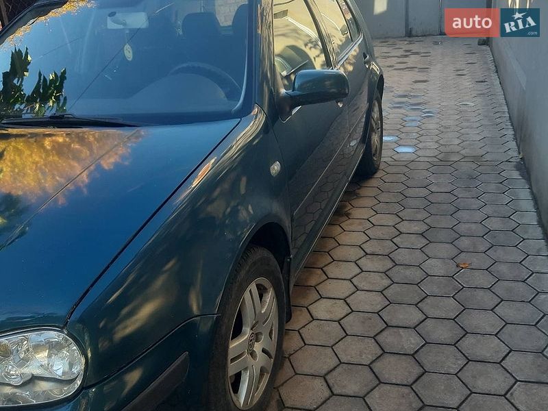 Хэтчбек Volkswagen Golf 2001 в Синельниково