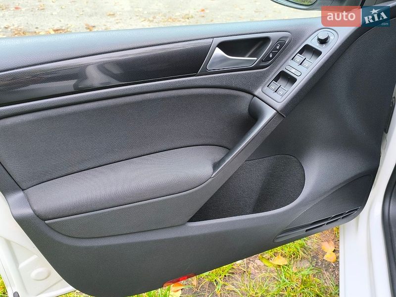 Хэтчбек Volkswagen Golf 2012 в Львове