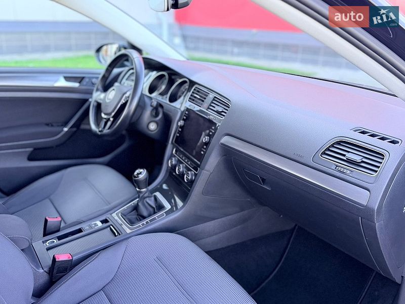 Универсал Volkswagen Golf 2018 в Здолбунове