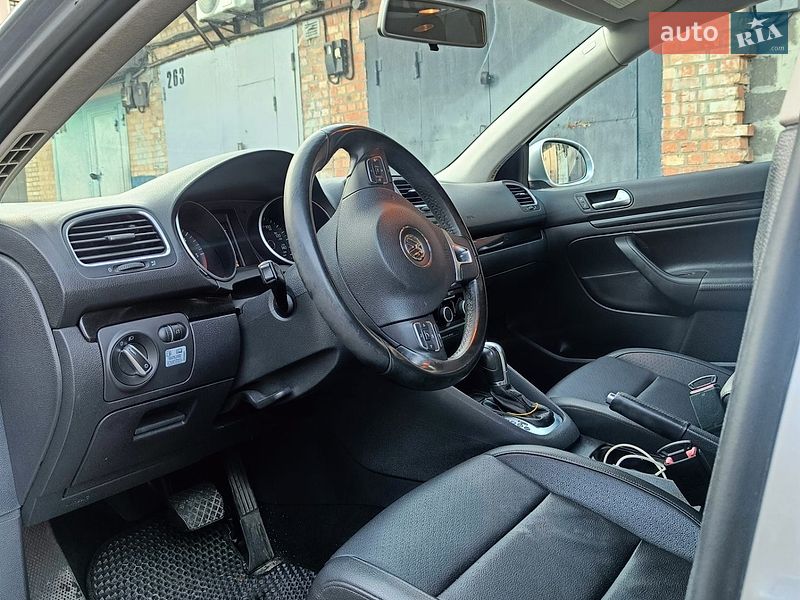 Универсал Volkswagen Golf 2014 в Вышгороде
