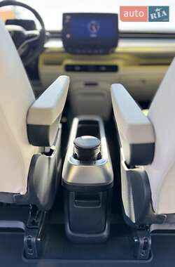 Минивэн Volkswagen I.D. Buzz 2023 в 