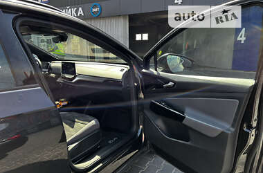 Позашляховик / Кросовер Volkswagen ID.4 2022 в 