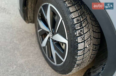 Внедорожник / Кроссовер Volkswagen ID.4 2022 в 
