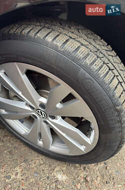 Внедорожник / Кроссовер Volkswagen ID.4 2023 в 