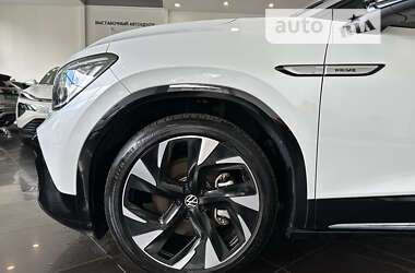 Позашляховик / Кросовер Volkswagen ID.6 Crozz 2021 в 
