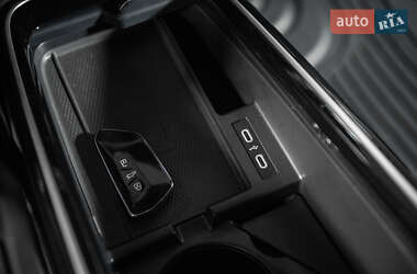 Позашляховик / Кросовер Volkswagen ID.6 Crozz 2021 в 