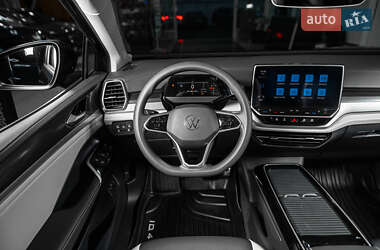 Позашляховик / Кросовер Volkswagen ID.6 Crozz 2021 в 