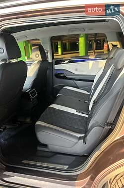 Позашляховик / Кросовер Volkswagen ID.6 Crozz 2023 в 