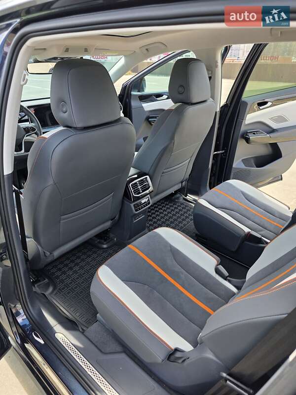 Внедорожник / Кроссовер Volkswagen ID.6 Crozz 2022 в Киеве