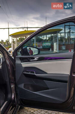 Внедорожник / Кроссовер Volkswagen ID.6 Crozz 2022 в 