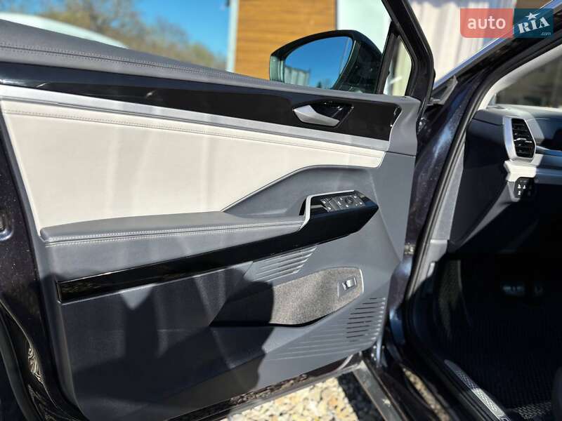 Позашляховик / Кросовер Volkswagen ID.6 Crozz 2023 в Стрию