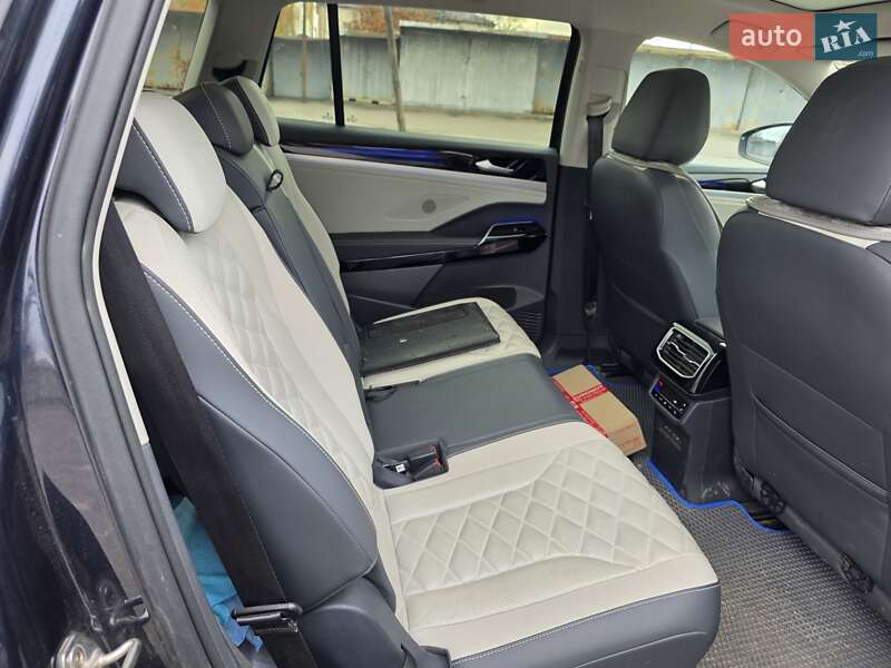 Позашляховик / Кросовер Volkswagen ID.6 2021 в Горохові