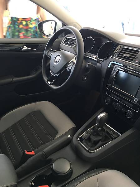 Седан Volkswagen Jetta 2016 в Кременчуці