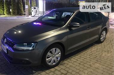 Седан Volkswagen Jetta 2014 в Львове