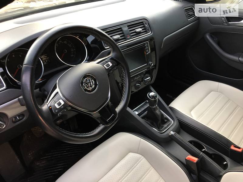 Седан Volkswagen Jetta 2016 в Львові
