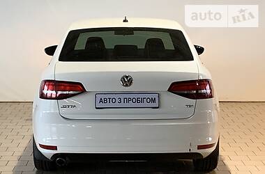 Седан Volkswagen Jetta 2016 в 
