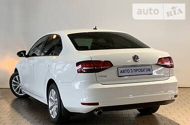 Седан Volkswagen Jetta 2016 в 