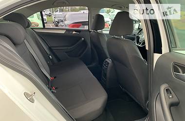 Седан Volkswagen Jetta 2016 в 