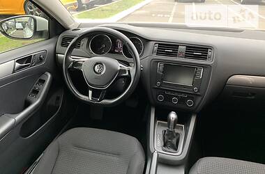 Седан Volkswagen Jetta 2016 в 
