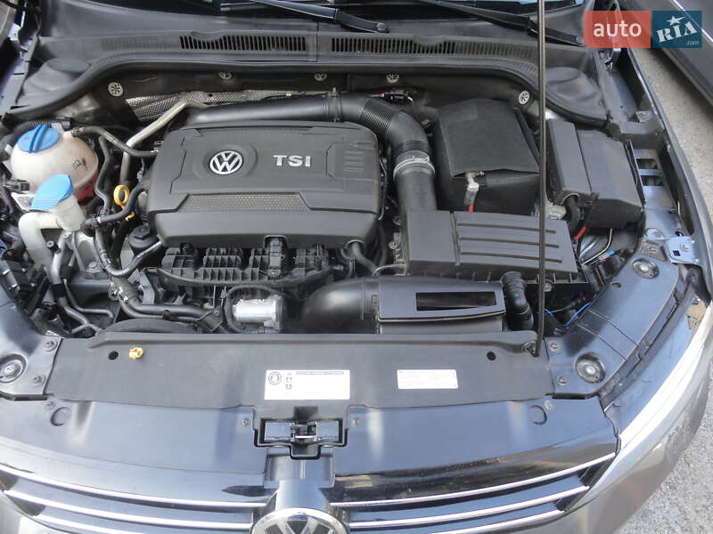 Седан Volkswagen Jetta 2014 в Запоріжжі