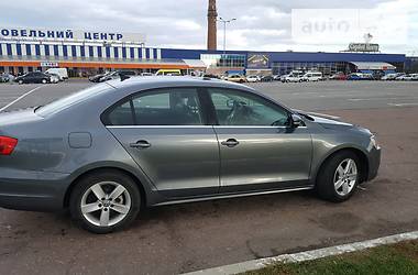 Седан Volkswagen Jetta 2014 в Львові