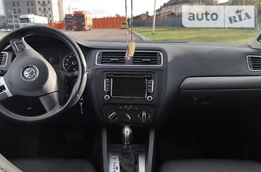 Седан Volkswagen Jetta 2014 в Львові