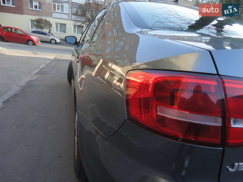 Седан Volkswagen Jetta 2014 в Запоріжжі