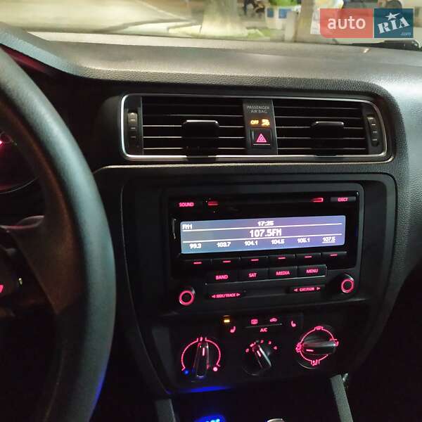 Седан Volkswagen Jetta 2014 в Запоріжжі