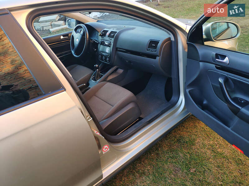 Седан Volkswagen Jetta 2006 в Радивилове