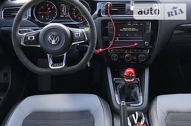 Седан Volkswagen Jetta 2016 в 