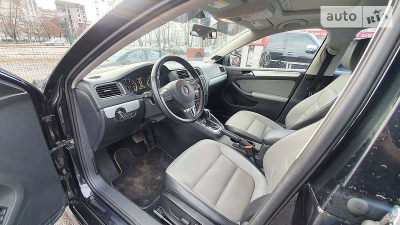 Седан Volkswagen Jetta 2012 в Києві