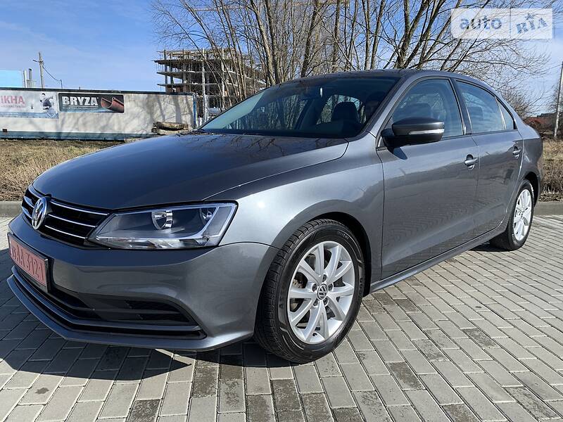Седан Volkswagen Jetta 2015 в 