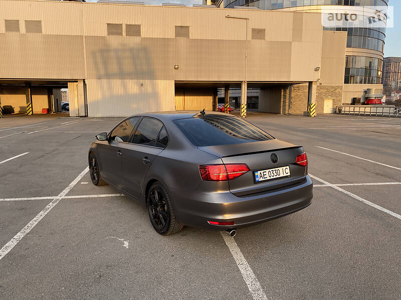 Седан Volkswagen Jetta 2016 в Днепре