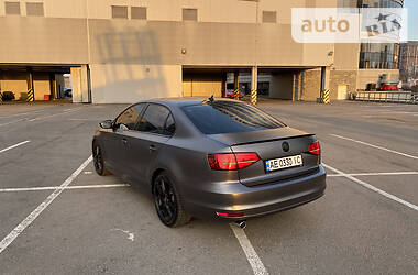 Седан Volkswagen Jetta 2016 в 